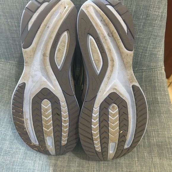 Worn 2 times.  Didn’t like the fit too wide. Size 9 wide - Picture 3 of 5